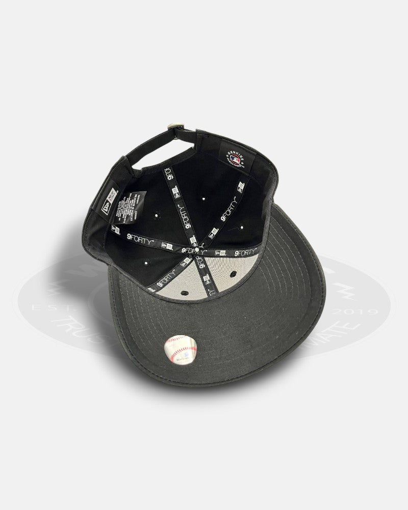 Chicago White Sox Core 9Forty Adjustable Strapback Hat