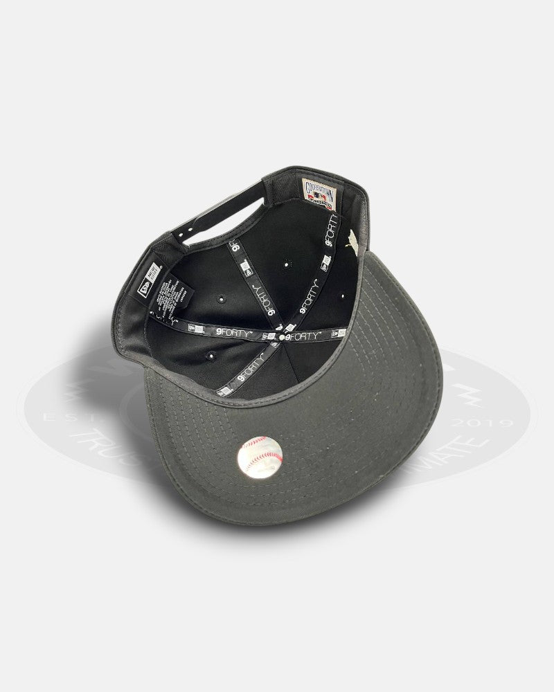 Los Angeles Dodgers Metal Logo 1988 World Series Chrome Black 9Forty A-Frame Snapback Hat