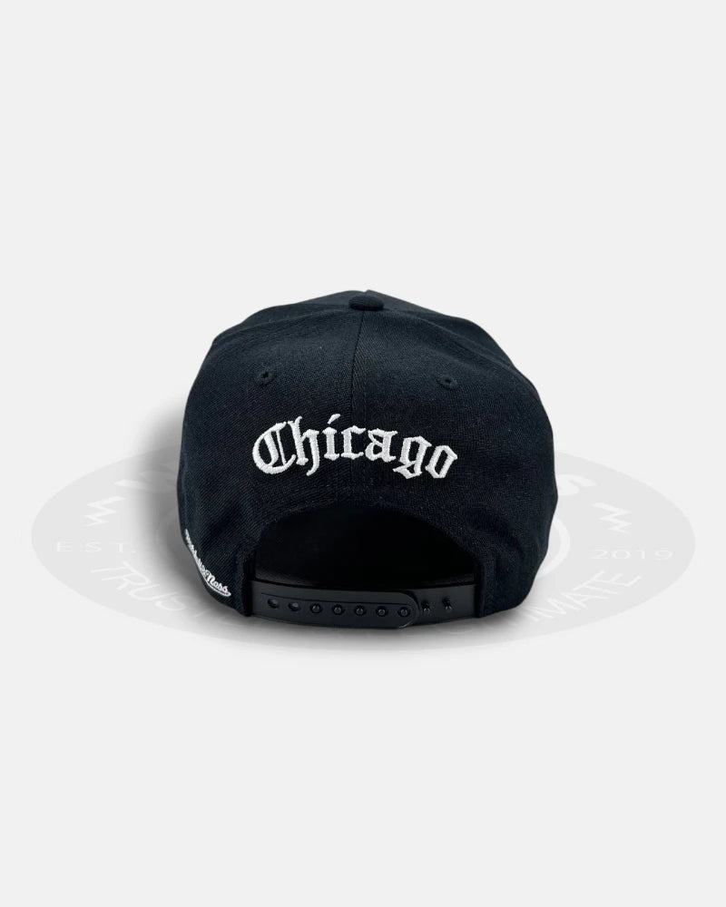 Chicago Bulls Gothic Letters Pro Pinch Snapback Hat