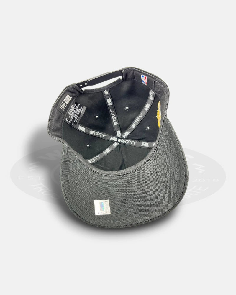 Chicago Bulls Metal Badge Black 9FORTY A-Frame Snapback Hat
