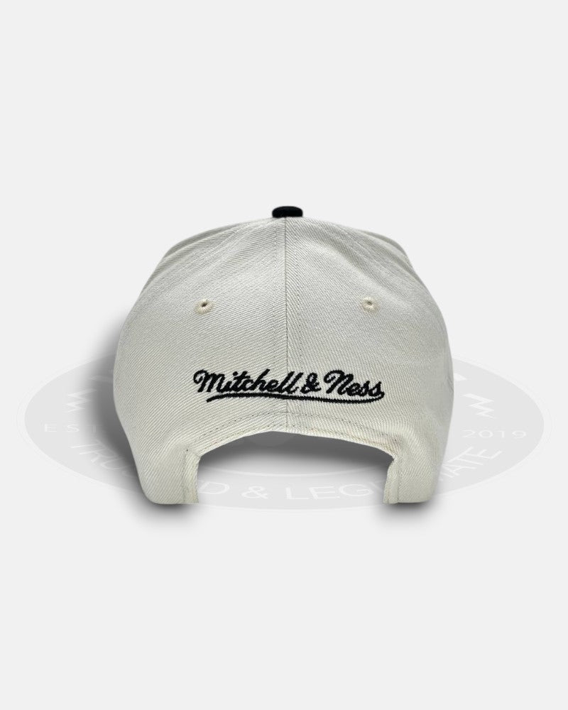 Chicago Bulls 1996 NBA Champions Two Tone Adjustable Fit Snapback Hat