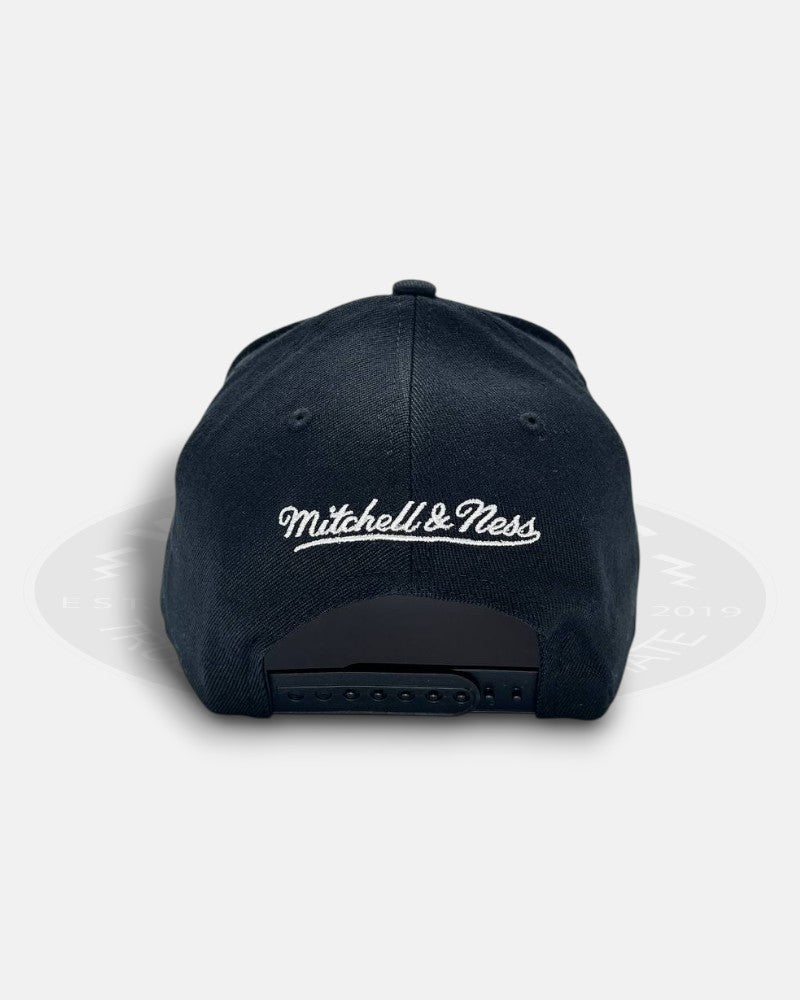 Chicago Bulls 6 Time NBA Champions Adjustable Fit Snapback Hat