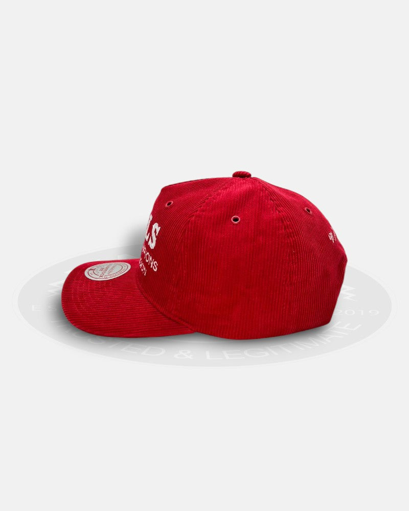 Chicago Bulls 1998 NBA Champions Pacific Division Corduroy Deadstock Fit Snapback Hat