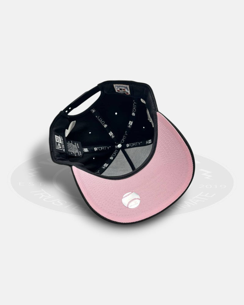 New York Yankees World Series Black Pink 9Forty A-Frame Snapback Hat
