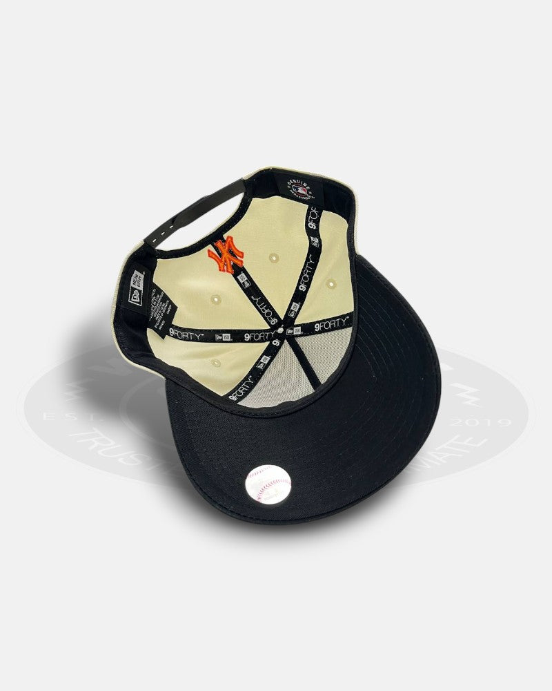 New York Yankees Flame Two Tone Chrome Black A-Frame 9Forty Snapback Hat