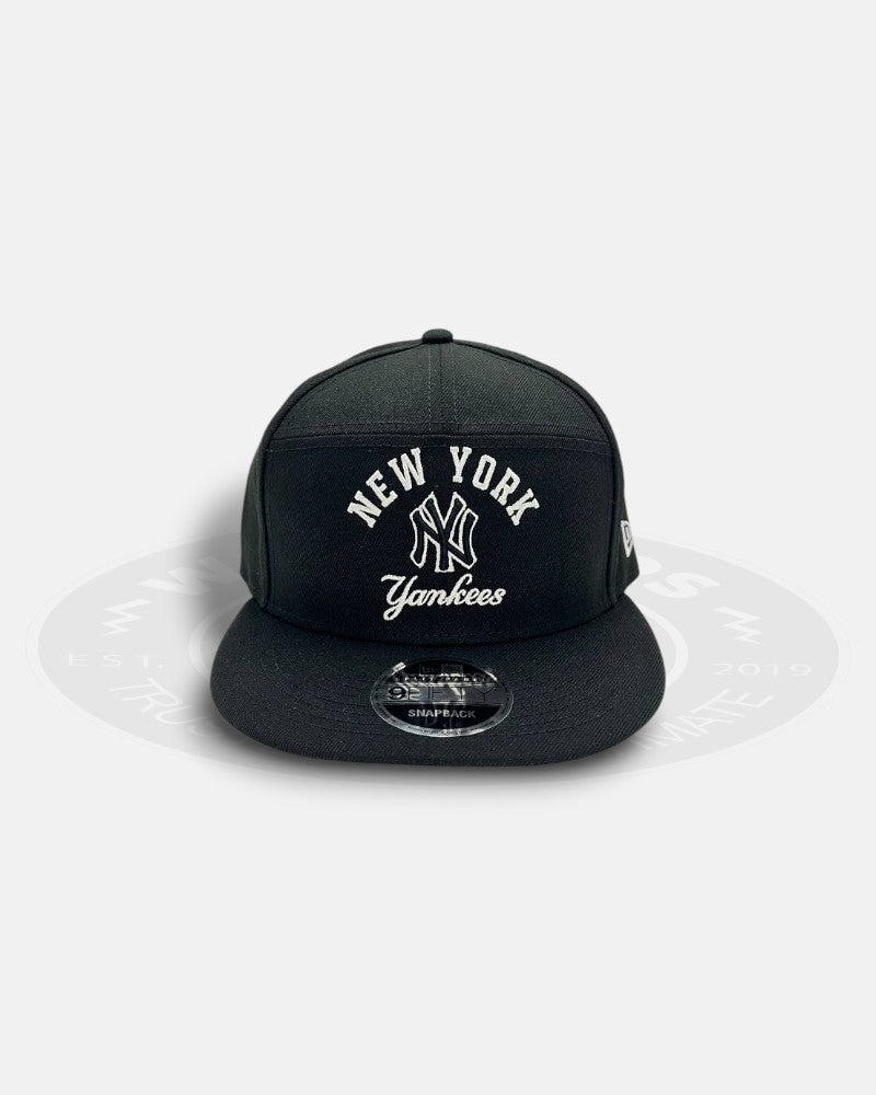 New York Yankees Arch Script Split Panel 9Fifty Snapback Hat