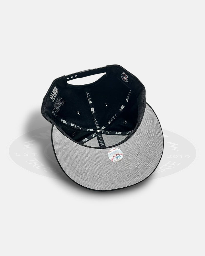 New York Yankees Arch Script Split Panel 9Fifty Snapback Hat