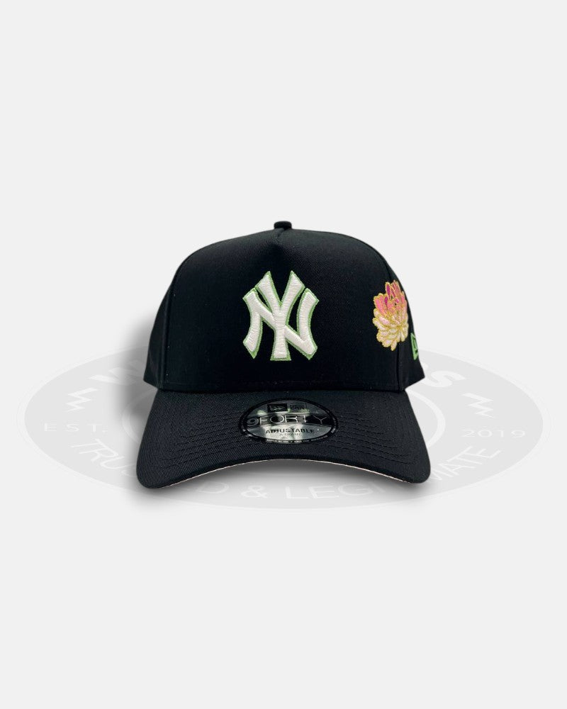 New York Yankees Lotus Flower Black 9Forty A-Frame Snapback Hat