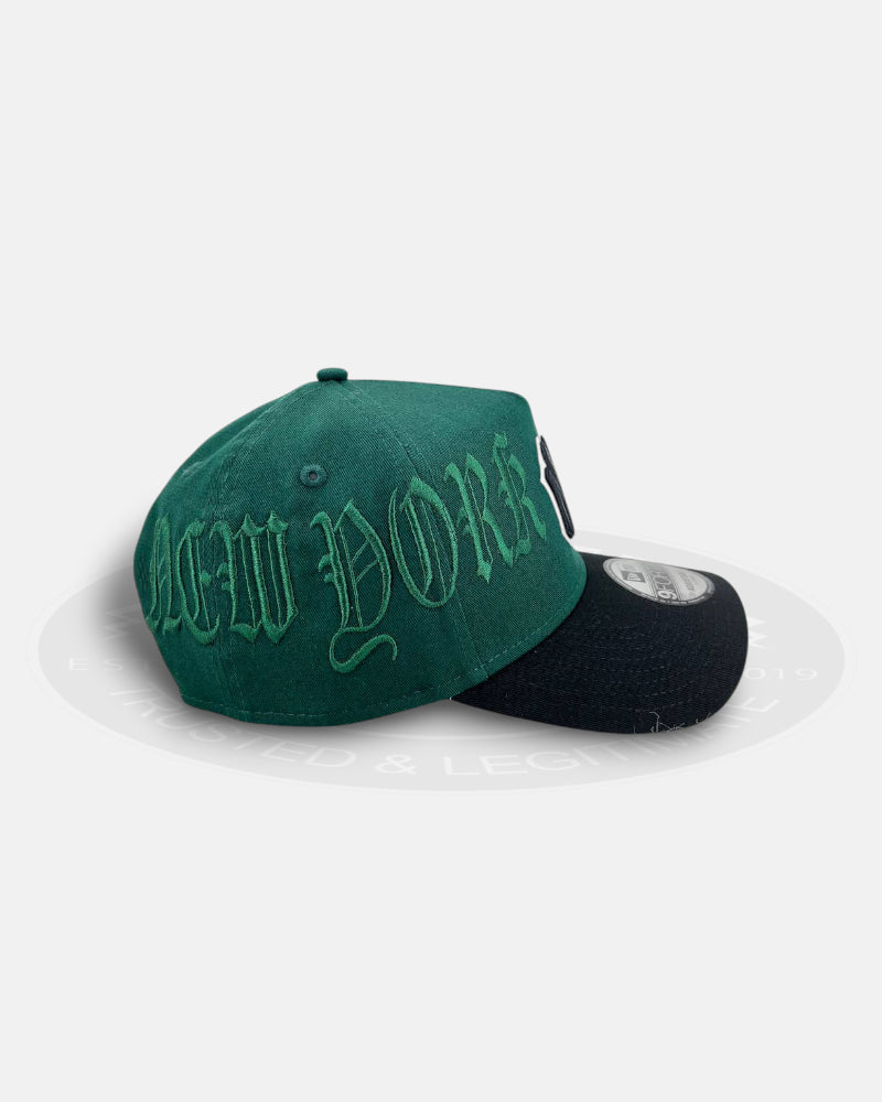 New York Yankees 'Logo Oversized Side Gothic Script' 9FORTY A-Frame Snapback Hat Dark Green