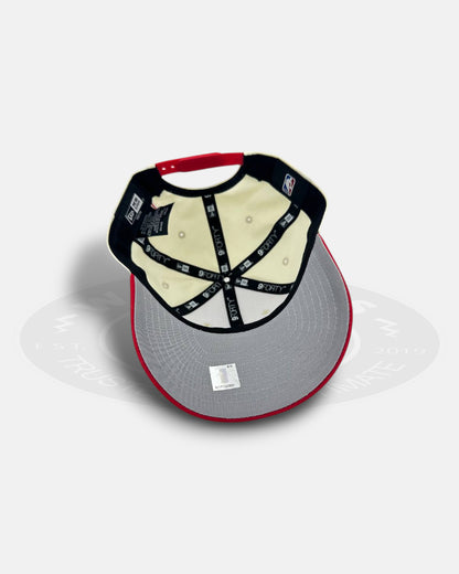 Chicago Bulls Arch Logo Twist 9FORTY Youth Snapback Hat