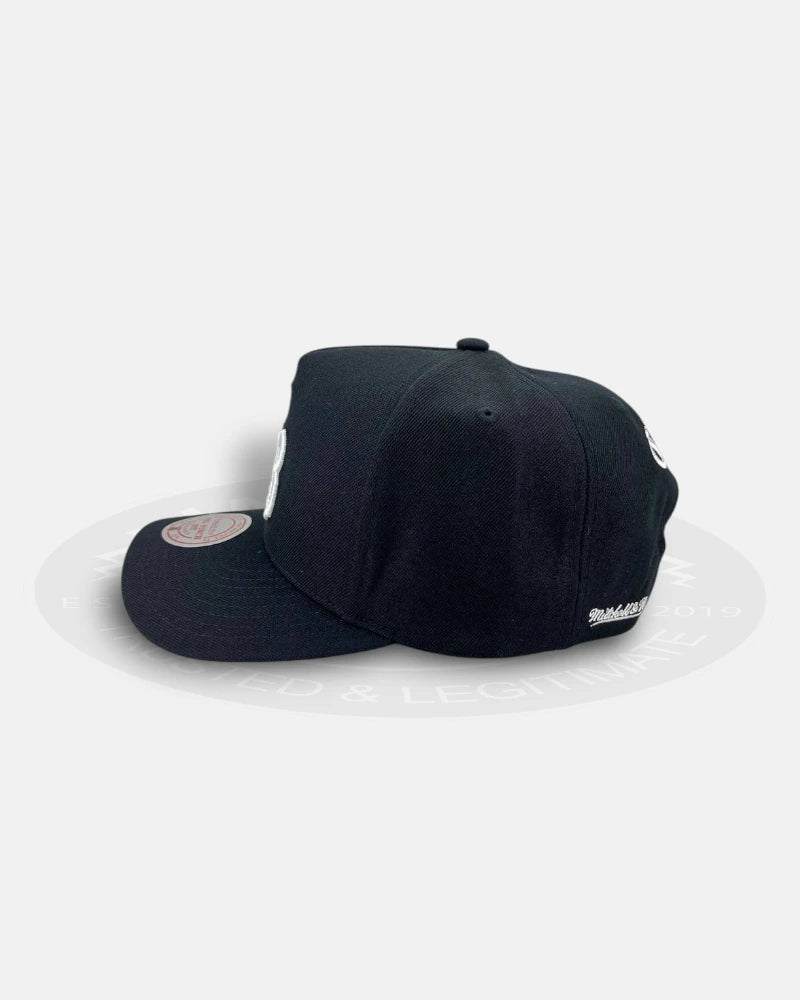 Chicago Bulls Gothic Letters Pro Pinch Snapback Hat