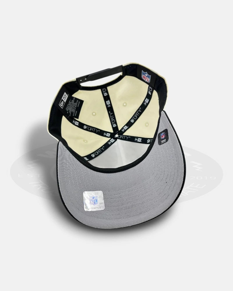 Las Vegas Raiders Metal Badge Chrome Two Tone 9FORTY A-Frame Snapback Hat
