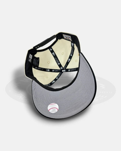 New York Yankees Metal Badge Chrome Two Tone 9FORTY A-Frame Snapback Hat
