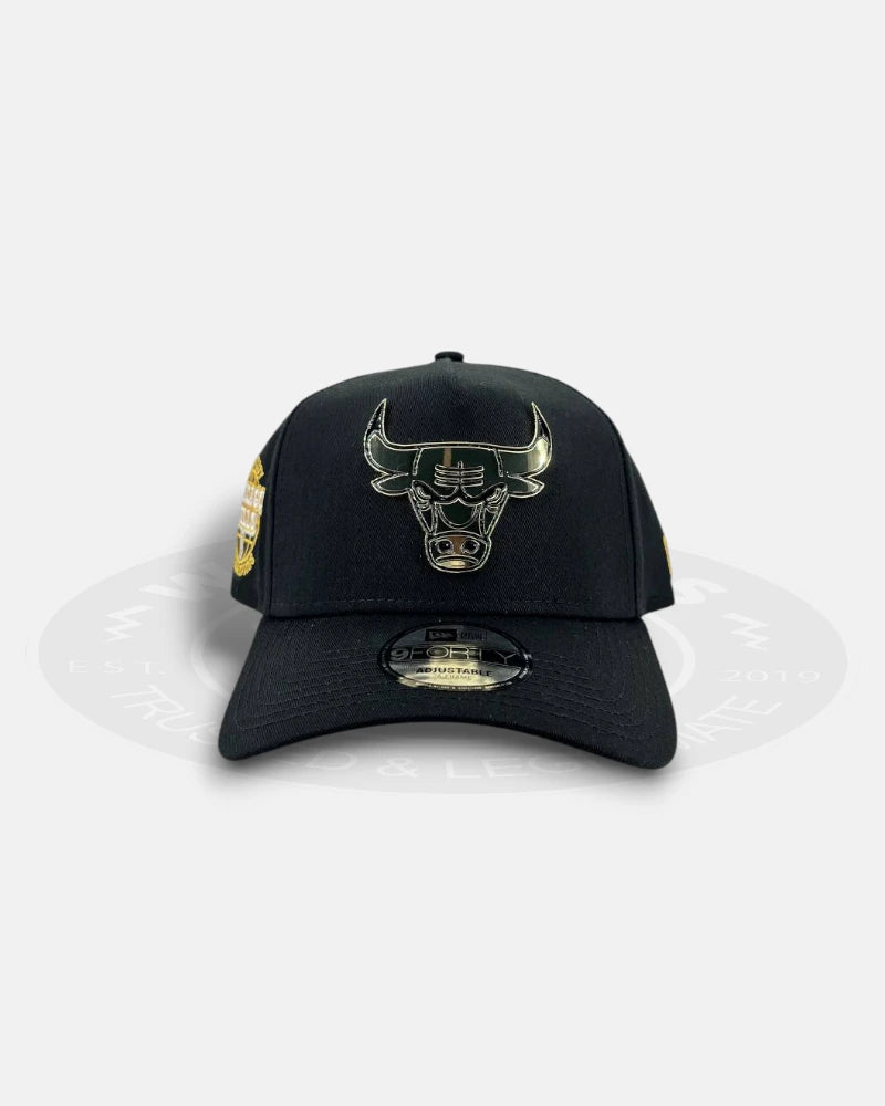 Chicago Bulls Metal Badge Black 9FORTY A-Frame Snapback Hat