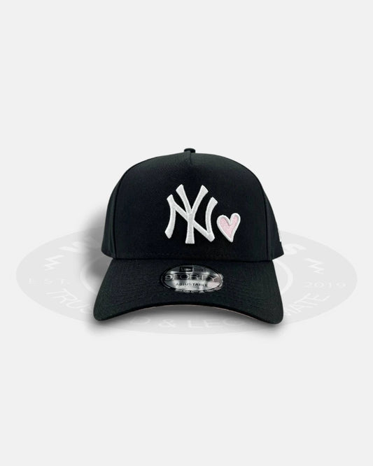New York Yankees Valentines Heart 9FORTY A-Frame Snapback Hat