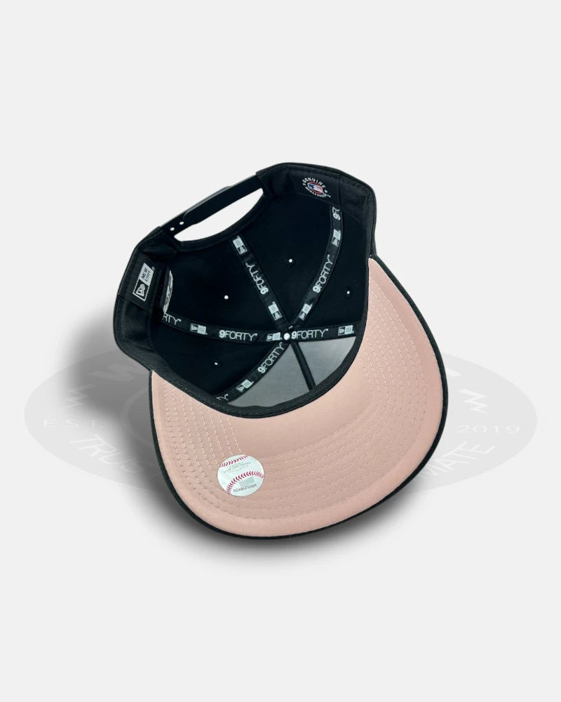 New York Yankees Valentines Heart 9FORTY A-Frame Snapback Hat