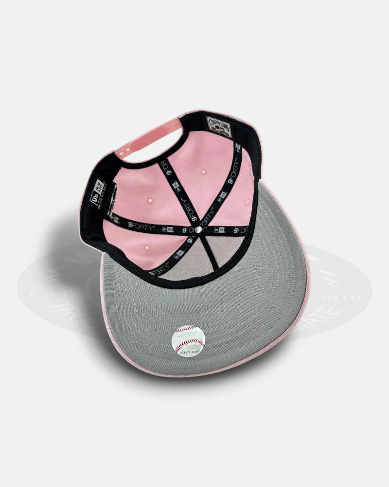 New York Yankees Polychromatic Pink 9FORTY A-Frame Snapback Hat