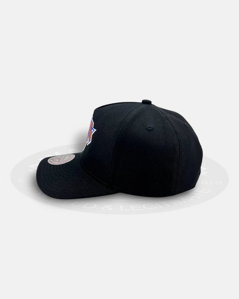New York Knicks HWC Black Pro Pinch Snapback Hat