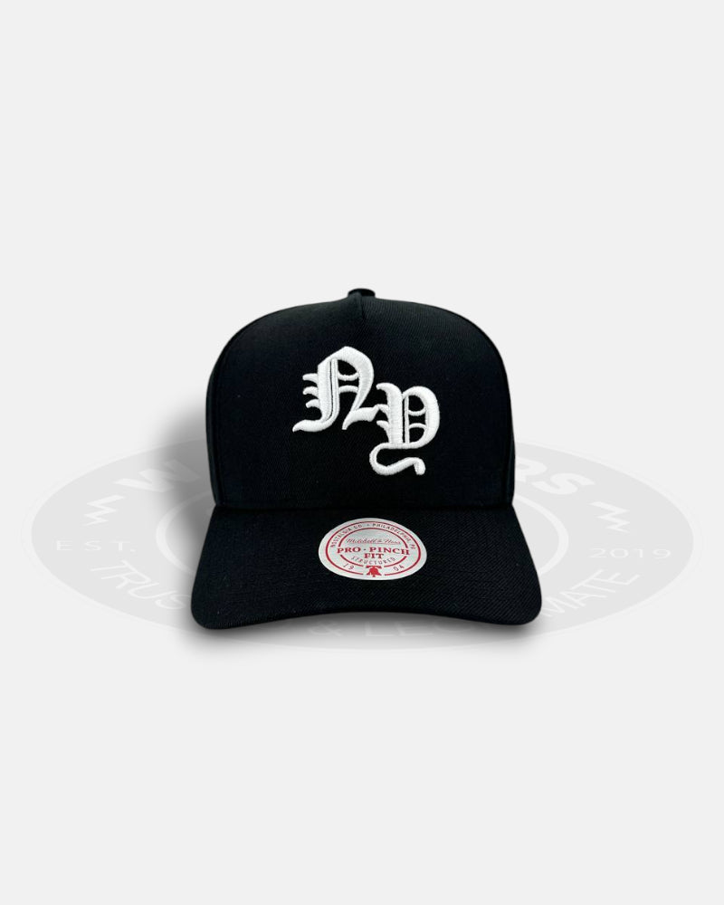 New York Knicks Monogram Pro Pinch Snapback Hat